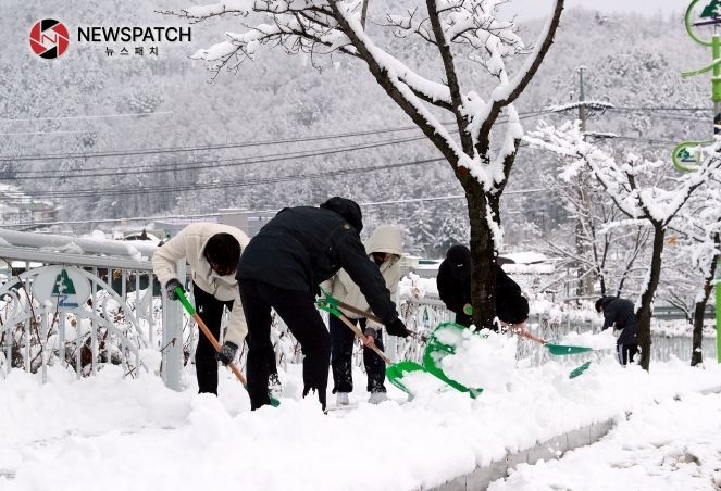 태백 폭설, 공무원·시민 함께 제설작업 ‘총력’