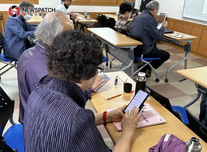 안성종합사회복지관, 어르신 대상 ‘찾아가는 스마트폰 교육’ 실시