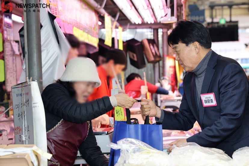 ▲하은호 군포시장,지역 상권 활성화에 앞장/사진제공=군포시