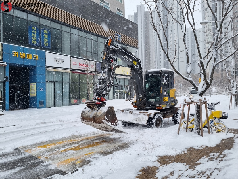 ▲수원특례시, 제설 장비‧인력 추가 투입/사진제공=수원특례시