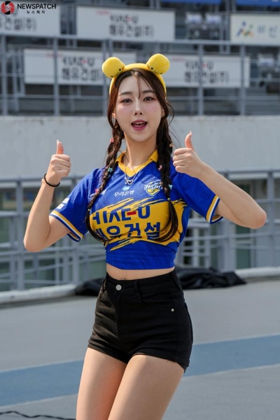 [NP포토]이서연 치어리더, 큐티와 섹시를 넘나드는 '뒷터미널' 댄스